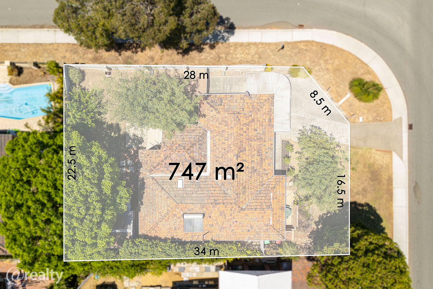 House aerial view with property dimensions marked.